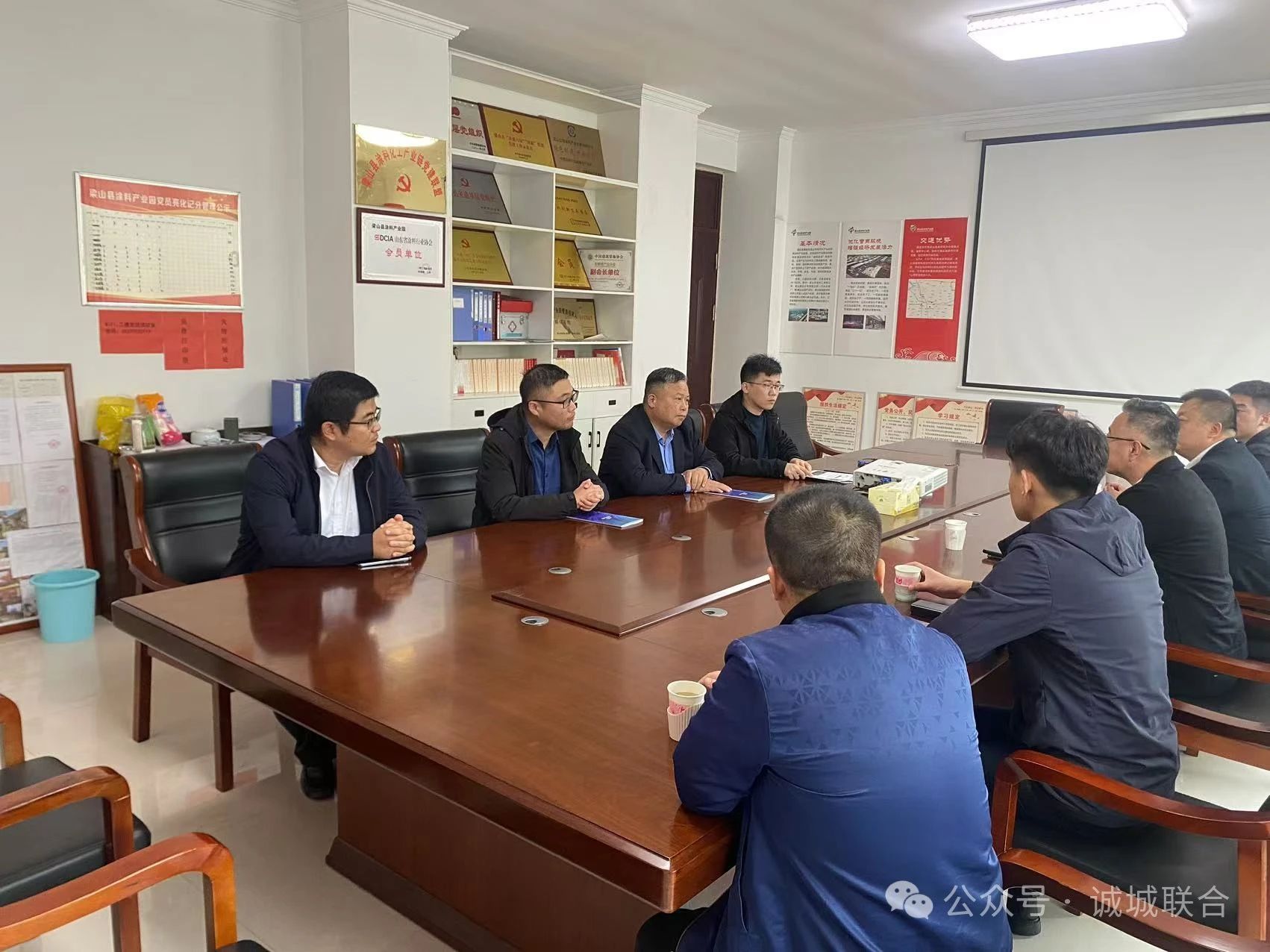 首页| J9集团国际站官网董事长刘德水带队赴梁山经济开发区考察